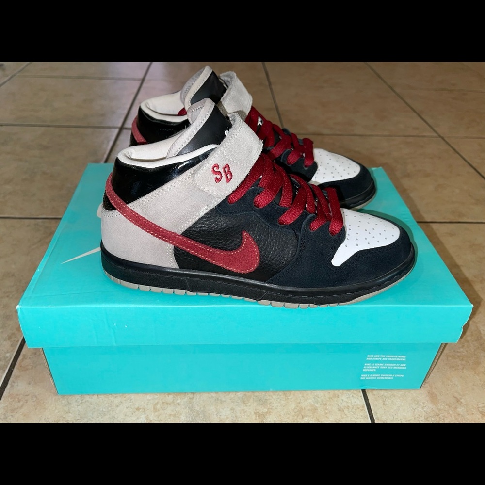 Nike SB Dunk Mid November Rain Guns & Roses Collab 4.5 Mens. Rare.